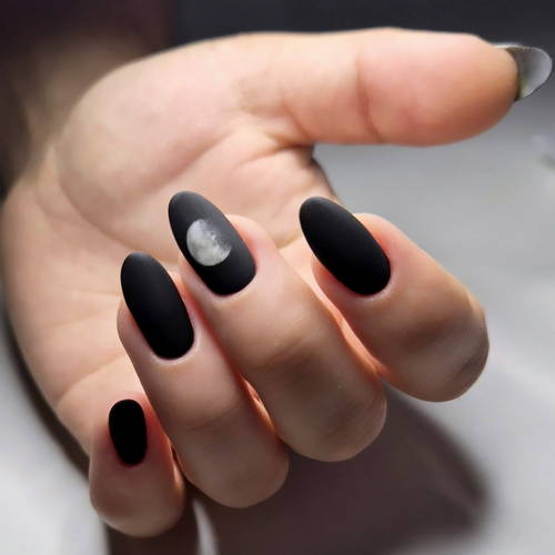 Travail d'ongles ObsidiAnn