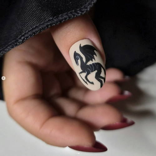 Travail d'ongles ObsidiAnn