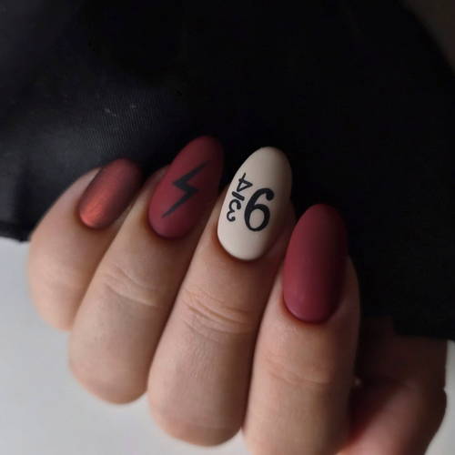 Travail d'ongles ObsidiAnn