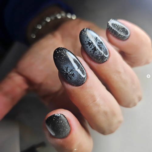 Travail d'ongles ObsidiAnn